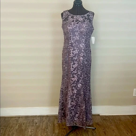 Alex Evenings Women's Long Sleeveless Dress with Shawl
